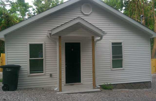 Beautifully Remodeled 2 Bed 1 Bath House photos photos