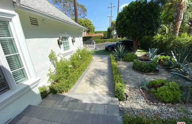 719 North DOHENY Drive Gallery 3