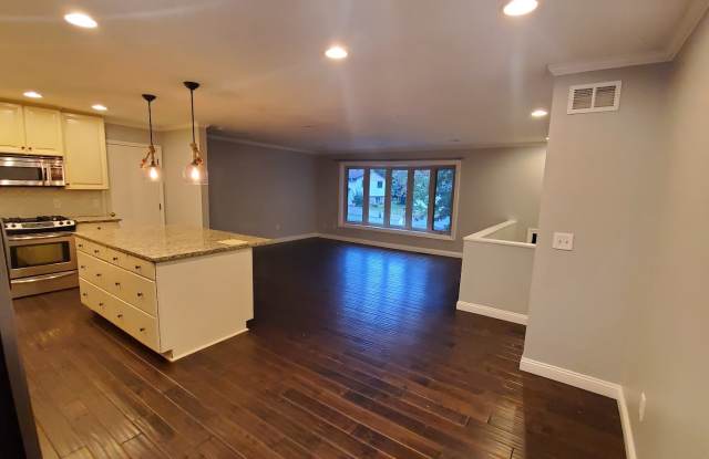 17190 Park Cir Gallery 3
