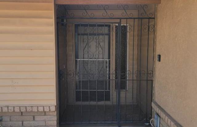 5115 N 71st Dr Gallery 2