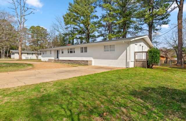 8009 Whitesburg Drive Gallery 1