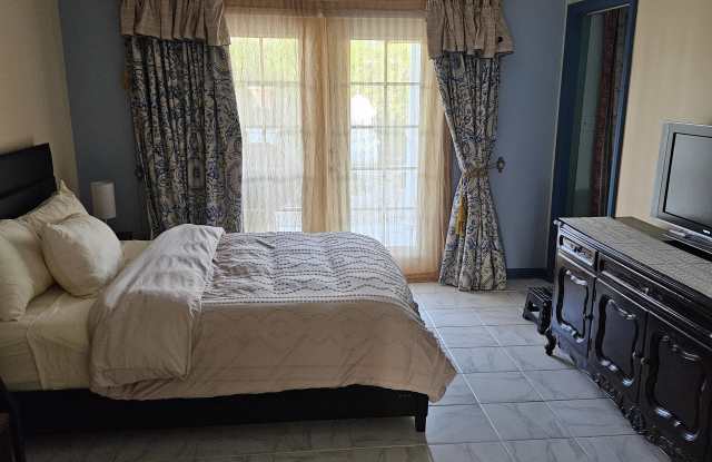 3221 Elmwood Park Drive Gallery 3