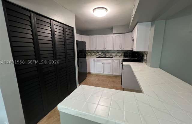 1854 SW 81st Ter Gallery 3