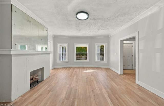 3379 Euclid Heights Boulevard Gallery 4