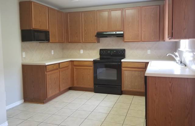 Welcome home to 5123 Fountain Hill! Gallery 4