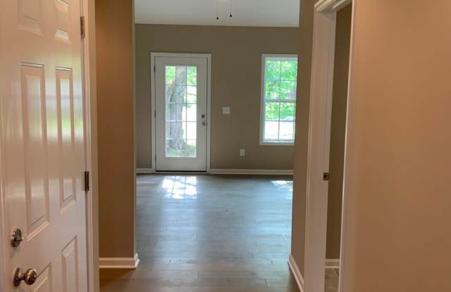 Adorable Home in Great Central Location... Gallery 3