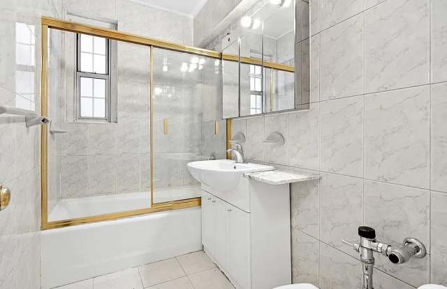 10240 67th Dr Apt 1L Gallery 4