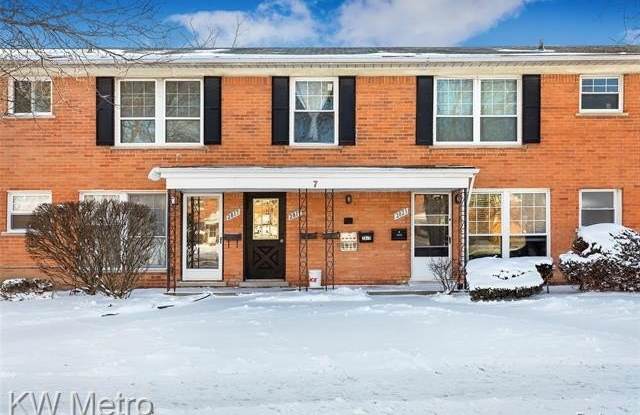 2817 W 13 Mile Road photos photos