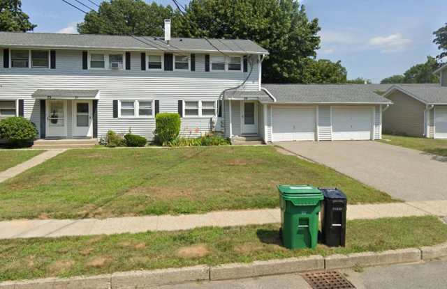 2 Bedroom, 1 Bathroom Condo – Chicopee, MA Gallery 1