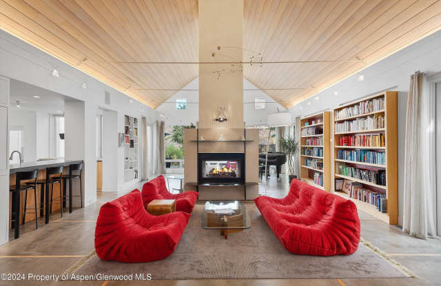 1270 Mountain View Drive Gallery 4