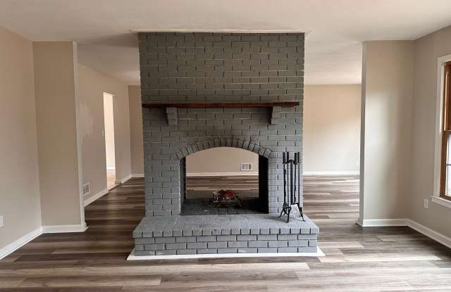702 Cassville Road photos photos