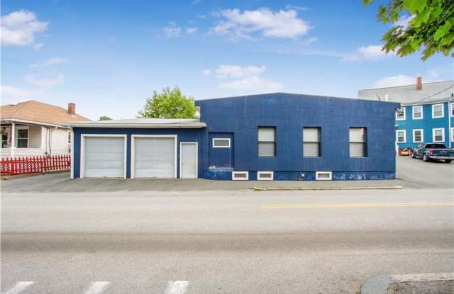 ****Pawtucket/Fairlawn – Single Family/Industrial Split Loft-Style Home - $2595**** - 847 Weeden Street, Pawtucket, RI 02860