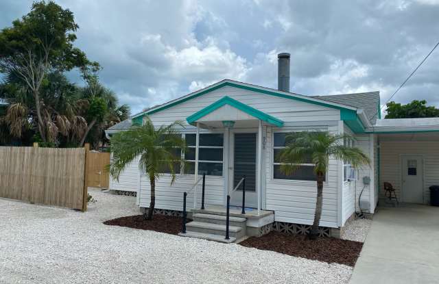 Nokomis Beachy Bungalow (Off Season) photos photos