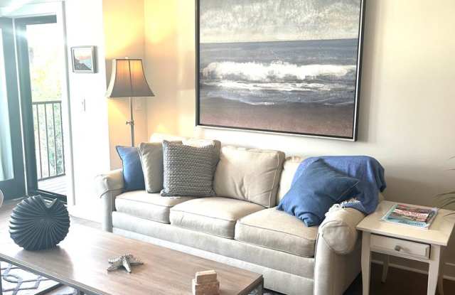 Gorgeous Fully Furnished 2BR/1BA Condo Available October 1st!!! - Great Portland Location!! - 113 Newbury Street, Portland, ME 04101