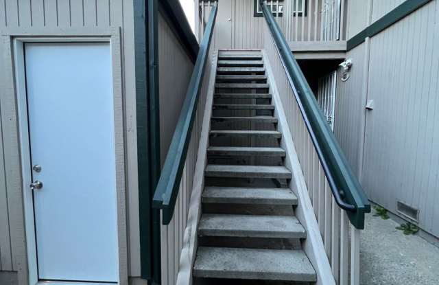 Beautiful Upstairs 1 bedroom Condo in Bay Point! Gallery 4
