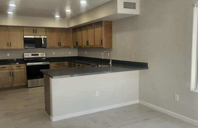 1125 W Sandy Banks Gallery 2