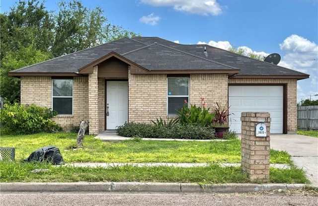1815 W 30th Street photos photos