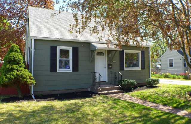 70 Whitney Rd - 70 Whitney Road, Manchester, CT 06040