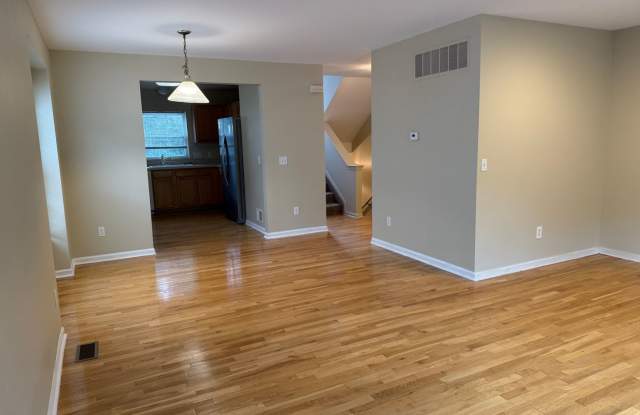 New Paint! 2 CB bedrooms, 2.5 bathrooms, 1 car garage, Immediate Occupancy Gallery 3