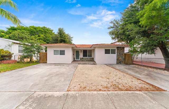2311 SW 2nd St photos photos