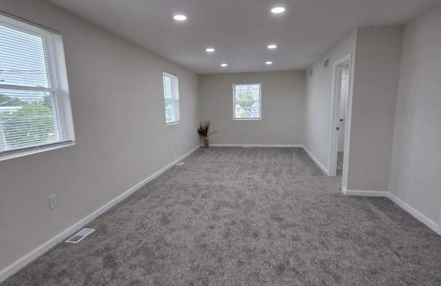 102 E CLEMENTS BRIDGE Road Gallery 4