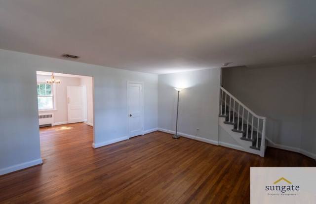 211 Burke Ave Gallery 2