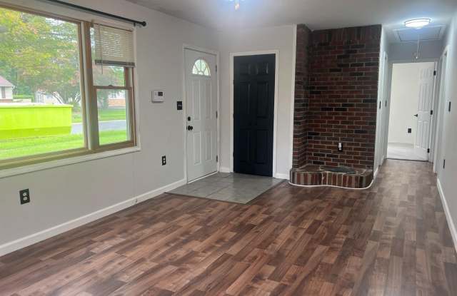 211 N BROWNLEAF Road Gallery 4