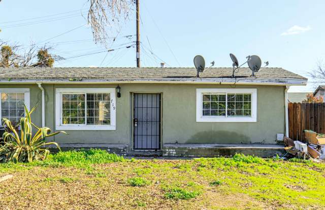 Spacious 2 bedroom / 1 bath renovated home for rent in Modesto CA photos photos