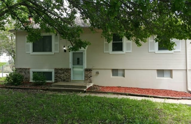 1504 Northwest Amesbury Drive - 1504 NW Amesbury Dr, Blue Springs, MO 64015