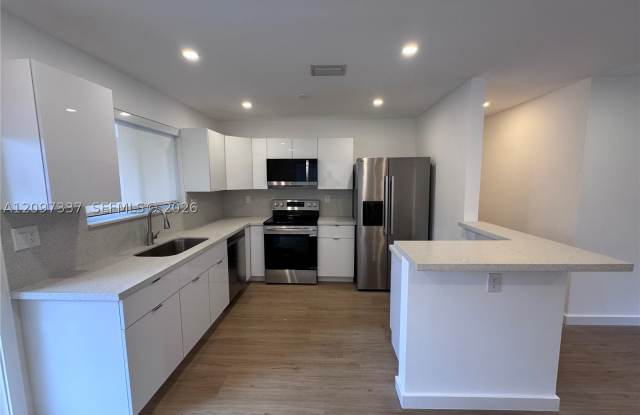 350 SW 17th Rd Gallery 4