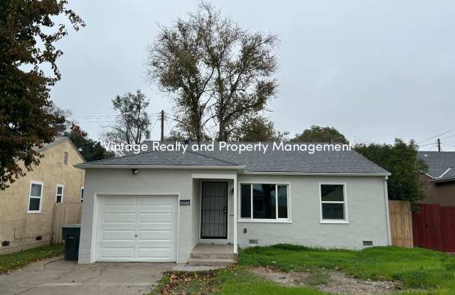 Just Like New Cozy 2 Bedroom Home That Is Ready to Go!!! - 3021 Saint Josephs Drive, Sacramento, CA 95820