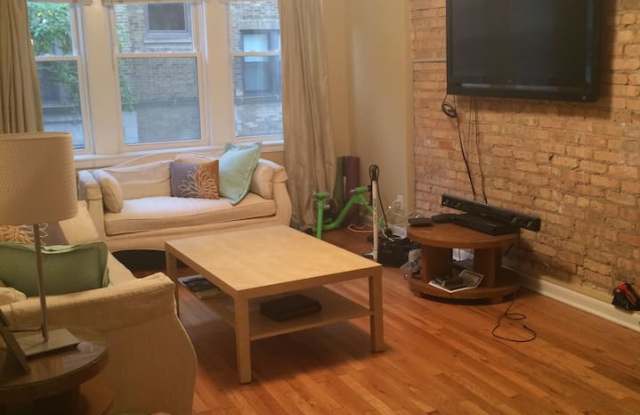 864 W Barry Ave - 864 West Barry Avenue, Chicago, IL 60657