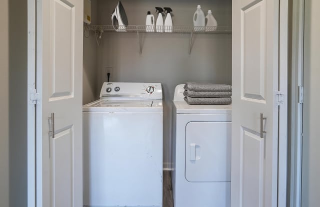 Oxmoor Apartment Homes Gallery 3