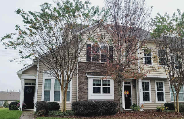 Great end unit in Waters Edge! Master on the main! photos photos