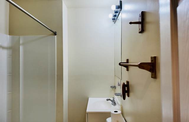 1206 Arlington Street Gallery 3