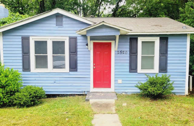 Room in 2 Bedroom Home at Celia Ave Gallery 3