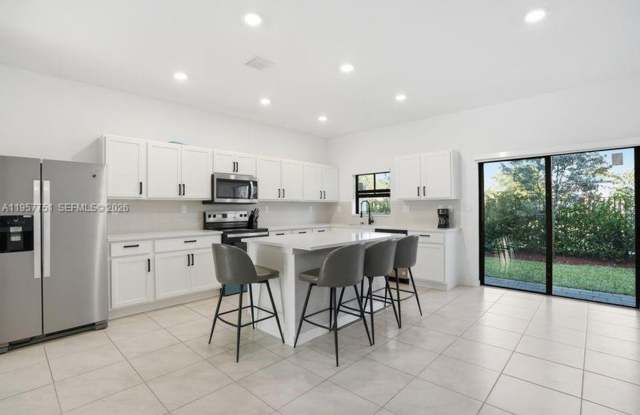 816 NW 3rd Terrace 818, Pompano Beach, FL 33060 photos photos