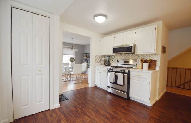 LUXURY End-Unit Condo 3 BR 2.5 BA - 1 Village Way, Worcester County, MA 01522