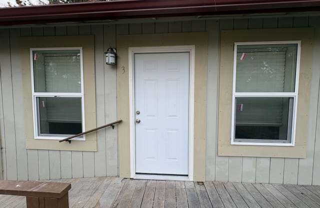 CHECK OUT THIS RECENTLY RENOVATED SINGLE BEDROOM TRIPLEX IN THE OLD MILL DISTRICT! photos photos