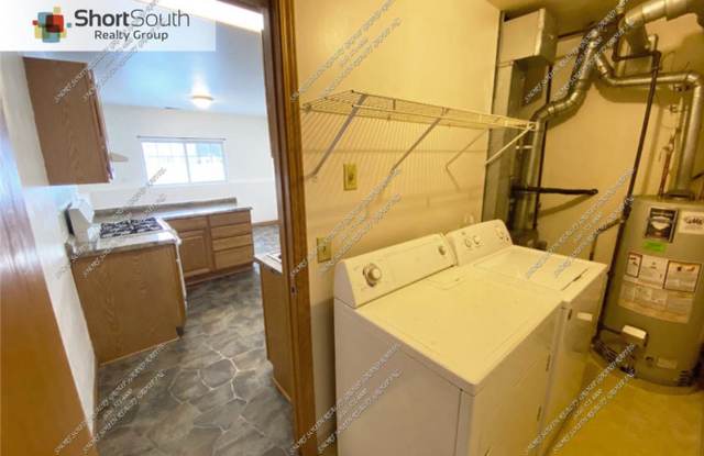 4 bed 2 bath Single Family Home Gallery 4