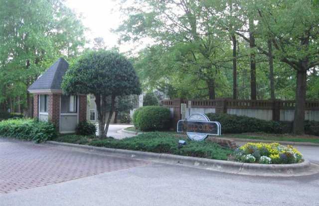Room in 2 Bedroom Home at Sunpointe Dr Gallery 3