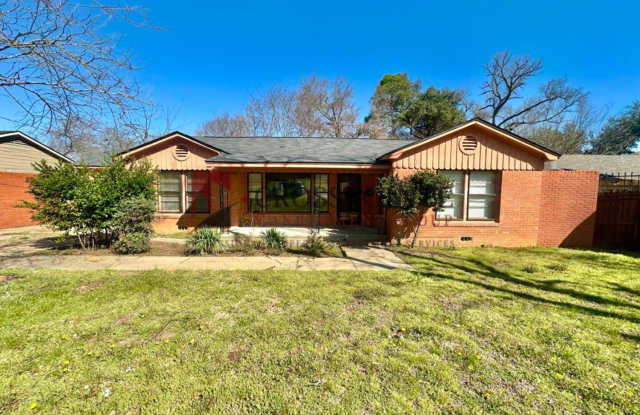 Available! 3/1.5 Single-Family Home in Tyler! photos photos