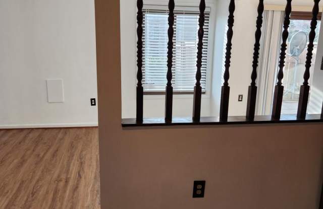 6946 HANOVER PARKWAY Gallery 4