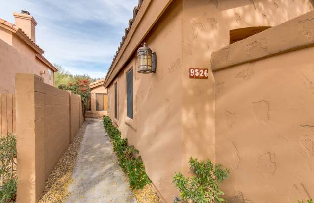 3 BED 2 BATHROOM ONE LEVEL HOME WITH 2 CAR GARAGE IN SWEETWATER RANCH! Gallery 3