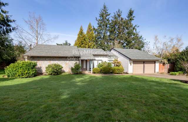Gorgeous Three Bedroom West Linn Home w/ Outdoor Oasis! photos photos