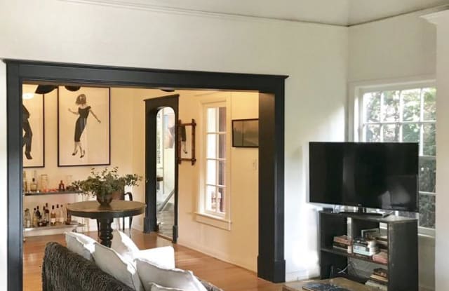 9019 LLOYD Place Gallery 3