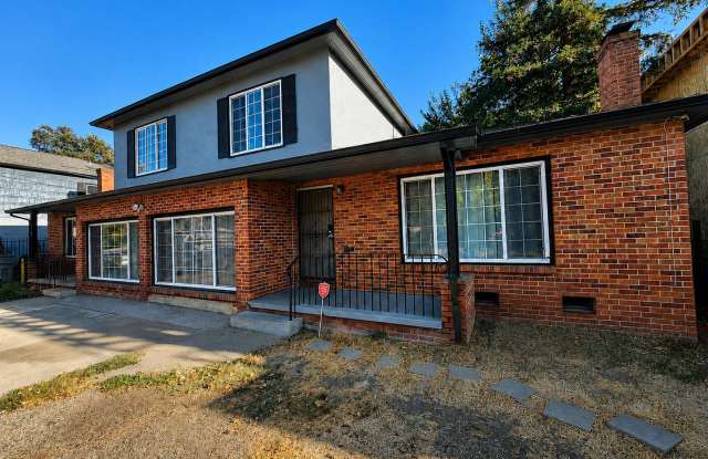 Spacious Two-Story Duplex in Old North Sacramento! photos photos