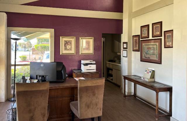 Laurel Lane Gallery 3