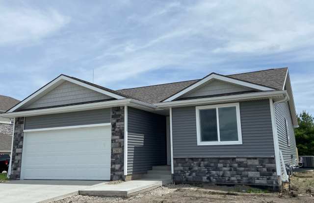 Luxury New Construction Home with Attached 2 Car Garage! 4-Bed RANCH! - 2803 3rd Avenue Southwest, Altoona, IA 50009