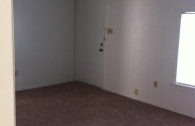 Southside 3 Bedroom with Large Fenced Backyard Gallery 3